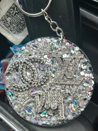1x charm keyring. 