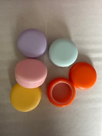 Image 2 of Macaroon plastic and silicone containers