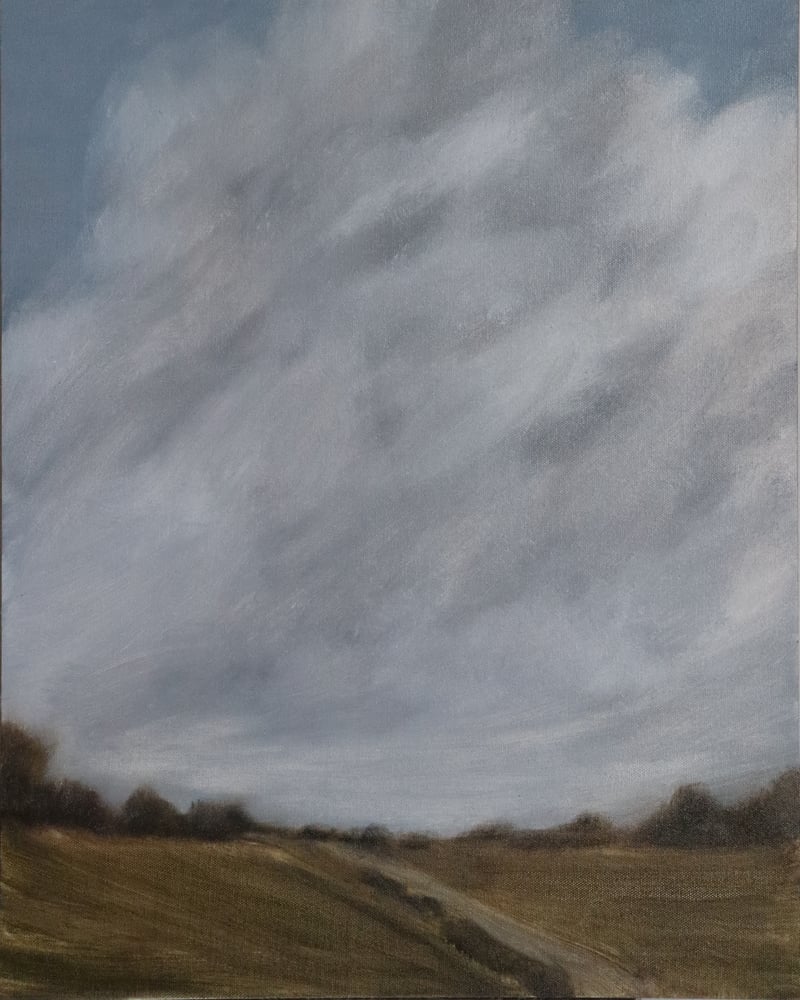 Image of Nuages au-dessus d'une route de campagne