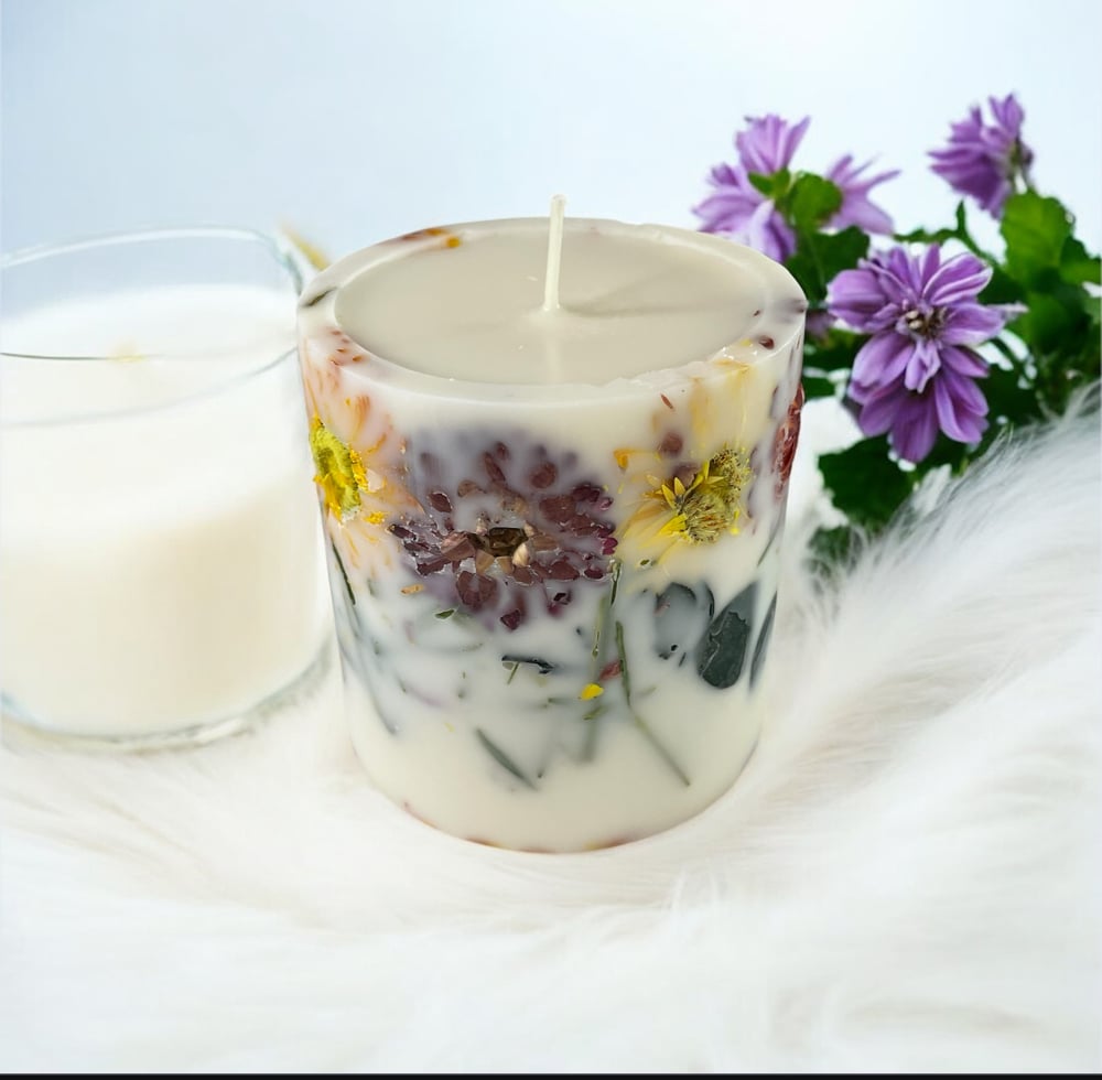 Image of Organic Pillar Candle infused with Botanicals - Celebrating Nature's Beauty| floral candle