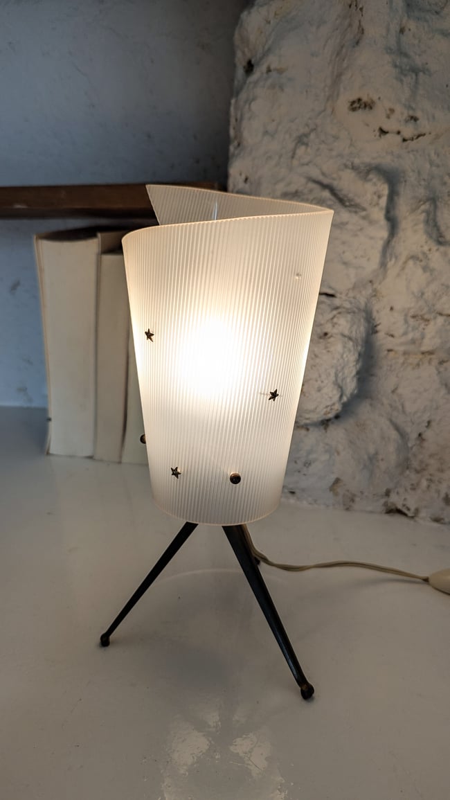 Lampe tripode. 
