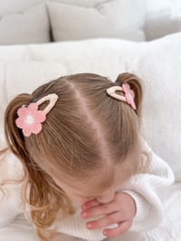 Image 2 of Pink Daisis