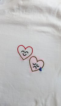 Image 2 of Tshirt brodé coeurs