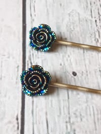 Image 5 of Metallic Flowers Bobby Pins Set of 4 (Metallic Blue or Golden)