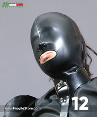 Image 3 of Lips exposed