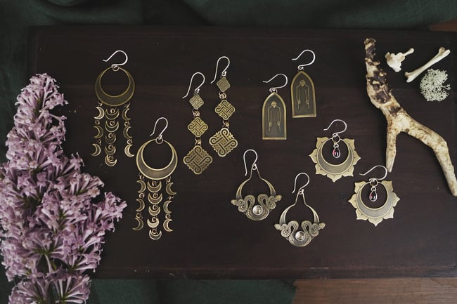 Käärmehet-korvakorut