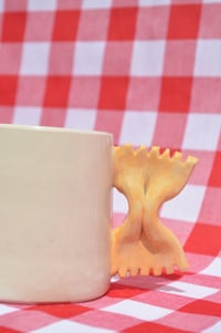 Image 3 of Farfalle mug (tapered)