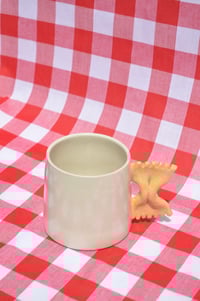 Image 2 of Farfalle mug (tapered)