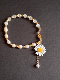 Image 1 of Golden Daisy Dreams – Faux Pearl & Flower Charm Bracelet