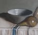 Image of Poires et bol sur une nappe rayée