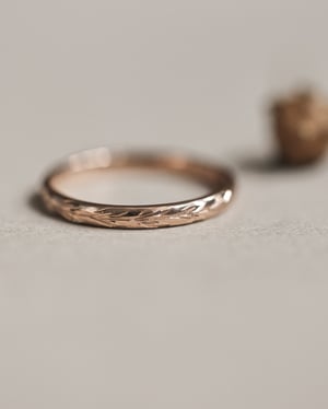 Image of 18ct Rose gold 2mm ‘Olive leaf’ engraved ring
