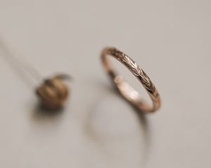 Image of 18ct Rose gold 2mm ‘Olive leaf’ engraved ring
