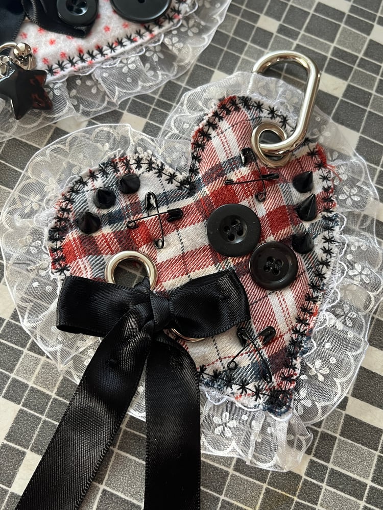 Image of FRILLY HEART CHARM #1.2