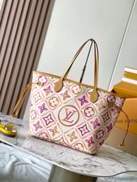 Image 1 of Tote 7