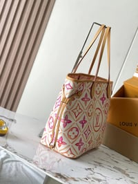 Image 2 of Tote 7