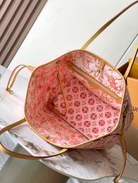 Image 4 of Tote 7