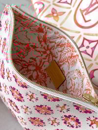 Image 5 of Tote 7