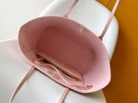 Image 3 of Tote 8