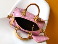 Image 4 of Tote 9