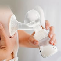 Image 1 of 1pc White manual breast pump with bottle, large capacity of 5 ounces, portable and lightweight breas