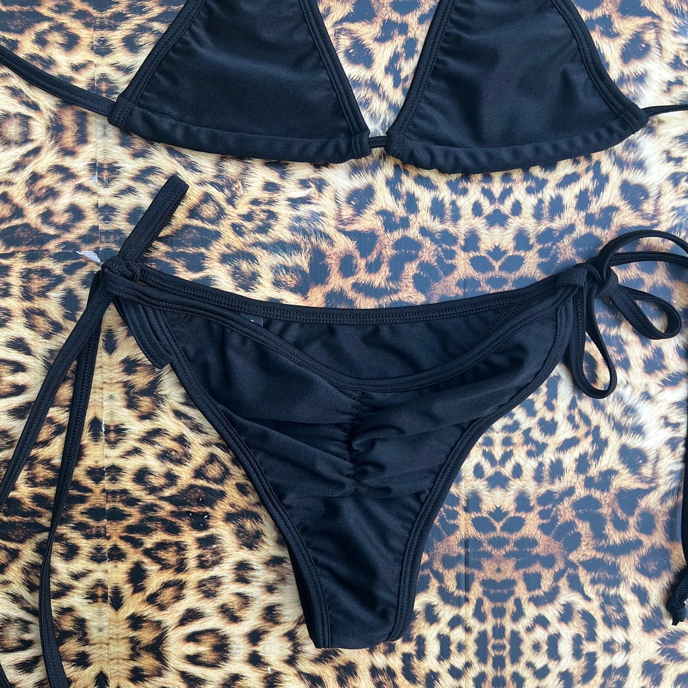 ଘ(੭*ˊᵕˋ)੭* ੈ♡‧₊ black tie side brazilian bottoms