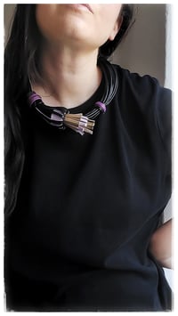 Image 9 of Collana floreale in pelle artigianale LILY COLLIER - Assolo 63/2025 - Lily