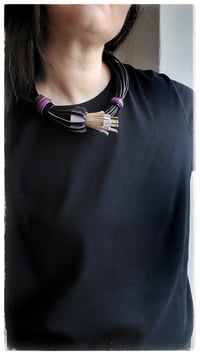 Image 4 of Collana floreale in pelle artigianale LILY COLLIER - Assolo 63/2025 - Lily