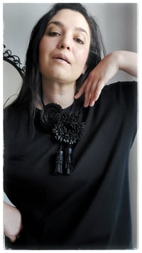 Image 5 of Collana floreale in pelle artigianale VERSATILE - Black