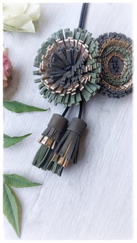 Image 8 of Collana floreale in pelle artigianale VERSATILE - Everglades