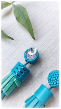 Image 7 of Orecchini pendenti floreali in pelle WHEAT PENDANTS - OltreMare