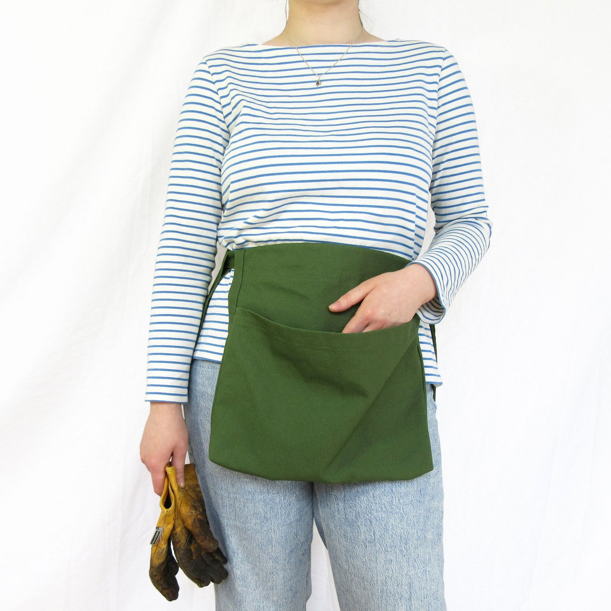 Soil & Sun Gardening Apron With Pockets And Harvesting Pouch - Durable Canvas Design For Men And Women - Convenient Tool Storage And Effortless