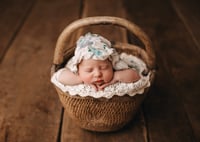 Image 1 of Basket with handle for newborns