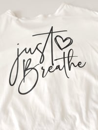 Image 4 of CAMISETA FLUIDA LUNARES.