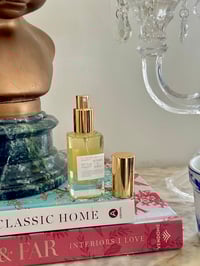 Image 2 of Eau de Parfum Square Lid 1oz 