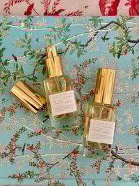 Image 3 of Eau de Parfum Square Lid 1oz 
