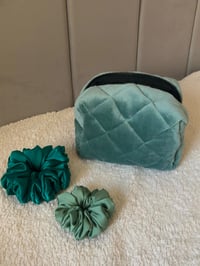 Image 1 of Kosmetyczka Welur Pikowana SAGE/SZAŁWIA