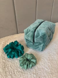 Image 2 of Kosmetyczka Welur Pikowana SAGE/SZAŁWIA