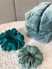 Image 9 of Kosmetyczka Welur Pikowana SAGE/SZAŁWIA