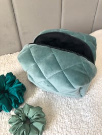 Image 4 of Kosmetyczka Welur Pikowana SAGE/SZAŁWIA