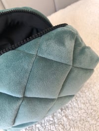 Image 6 of Kosmetyczka Welur Pikowana SAGE/SZAŁWIA