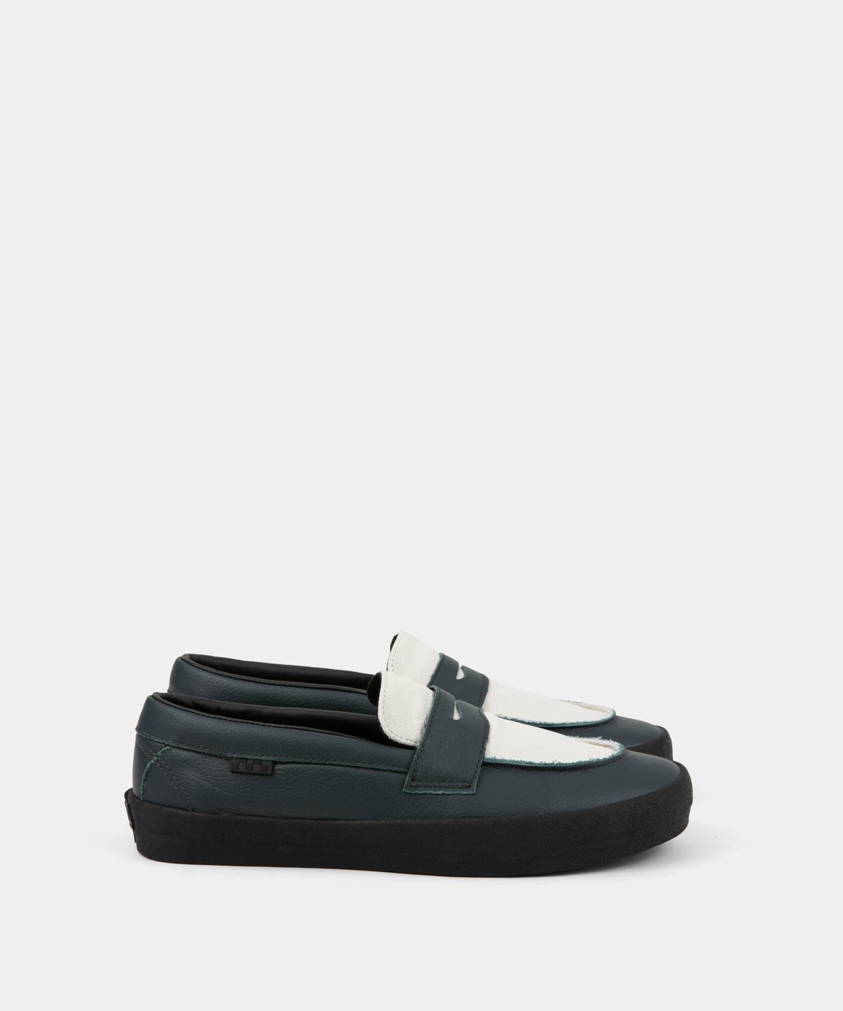 靴 VANS LOAFER BLACK/WHITE 30cm Skate Loafer Shoe in Black / White | Vans