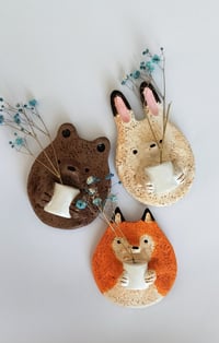 Image 1 of Ympyrä savimagneetti, kettu, karhu ja pupu