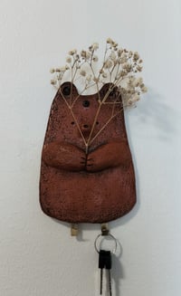 Image 3 of Avainnaulakko, kettu savityö