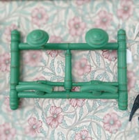 Image 1 of Ancien porte manteau en bois revisité en vert