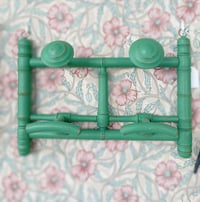 Image 5 of Ancien porte manteau en bois revisité en vert