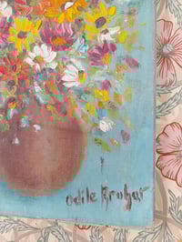 Image 5 of Bouquet éclatant sur fond bleu.