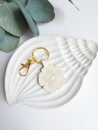 Image 1 of Sand Dollar Keychain