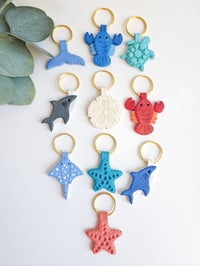 Image 3 of Sand Dollar Keychain