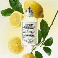REPLICA UNDER THE LEMON TREE