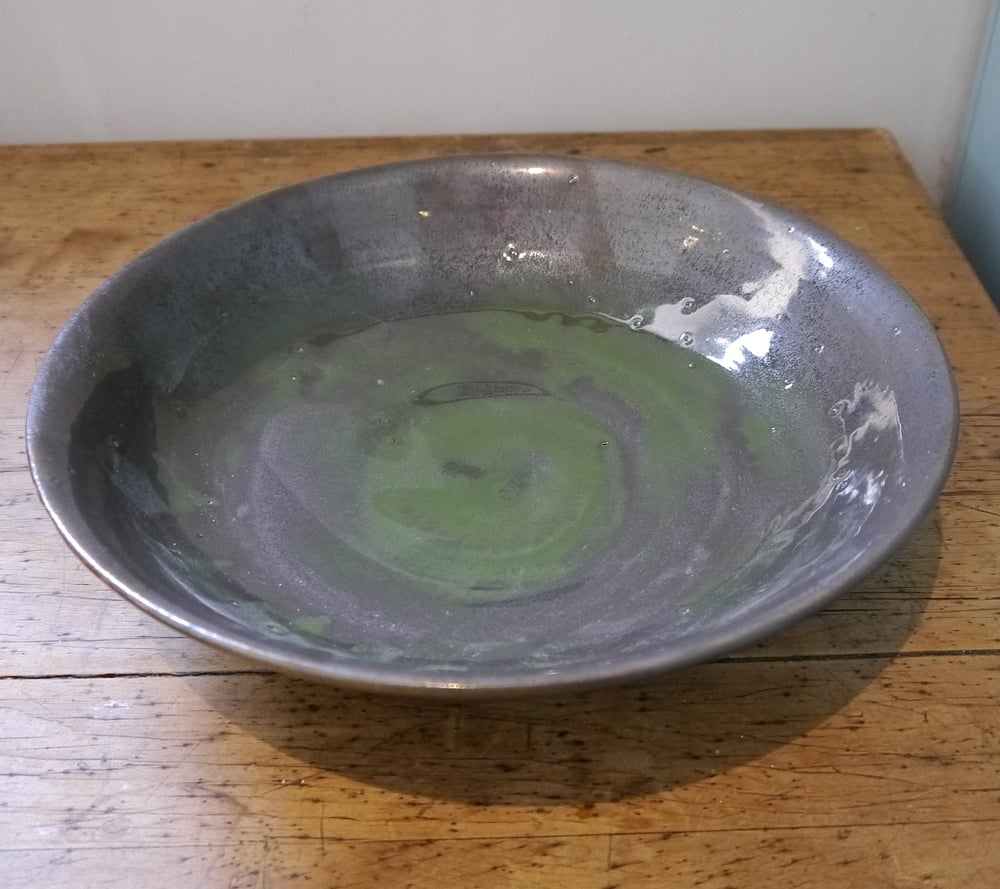 Image of Large bowl in metallic 